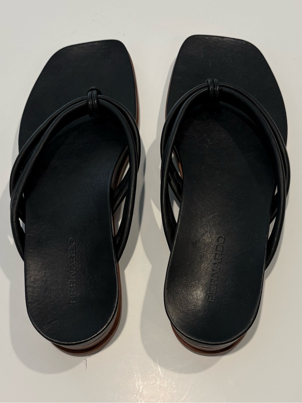 Bernardo Miami Comfort Thong Sandal Size 10M Black